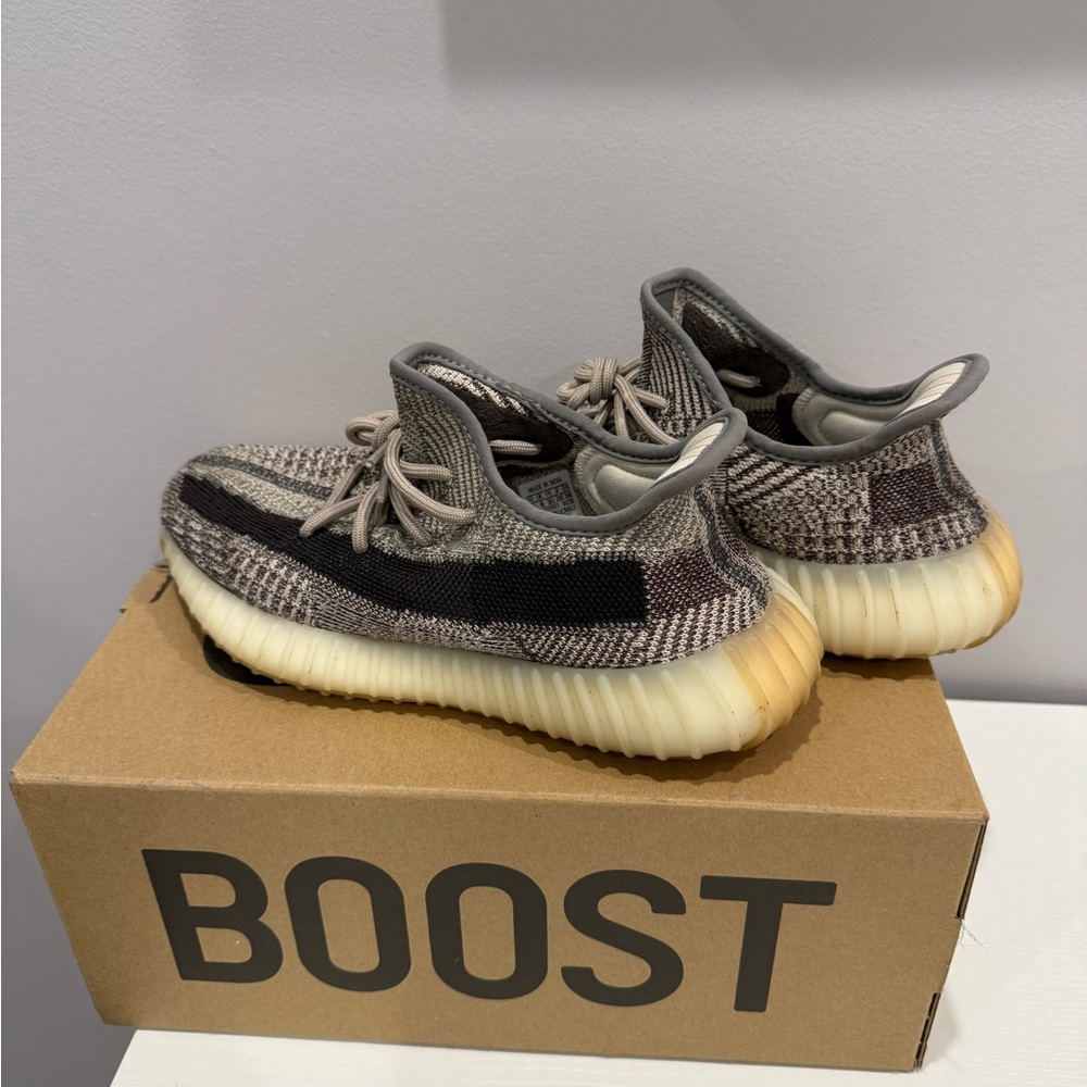 Yeezy Boost 350 V2 ‘Zyon’ 
Size 6.5